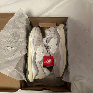 BRAND NEW New Balance 5740